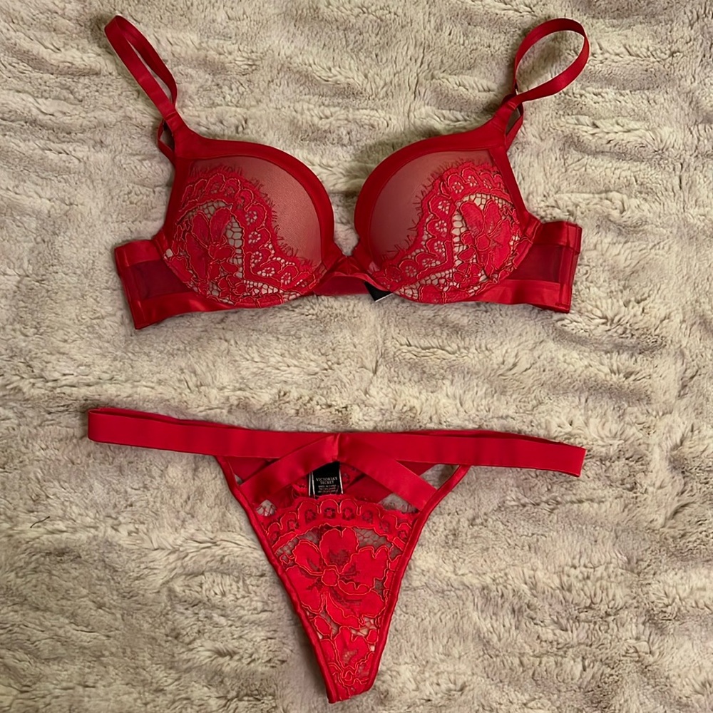 Victoria’s Secret Very Sexy rare SET push up bra v-string thong 32b S